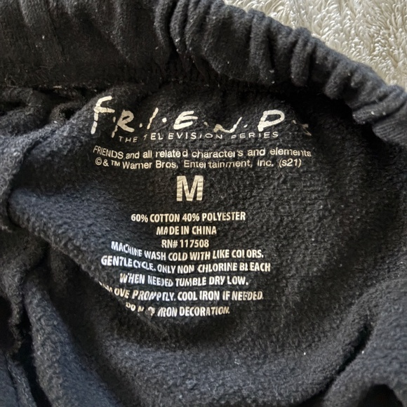 FRIENDS shorts - Picture 3 of 3